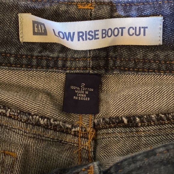Classic GAP Low‑Rise Bootcut Jeans — Size 2, Gorgeous Blue Wash - Picture 7 of 9
